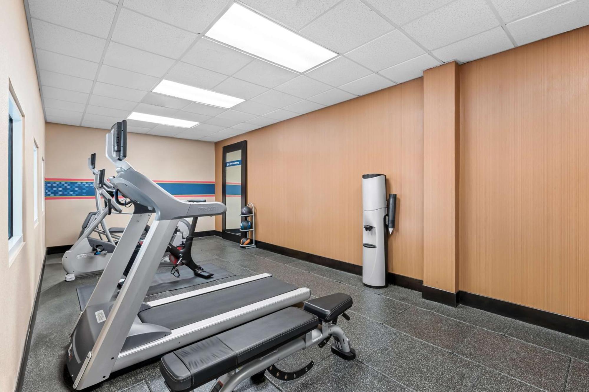 Hampton Inn & Suites Charlotte-Airport Εξωτερικό φωτογραφία