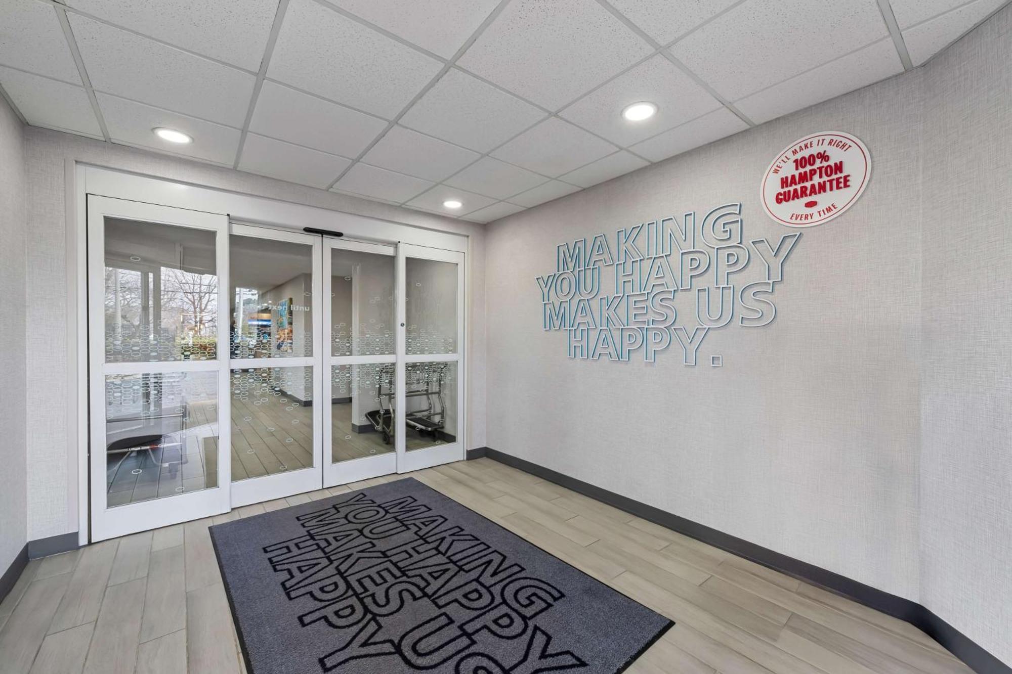 Hampton Inn & Suites Charlotte-Airport Εξωτερικό φωτογραφία