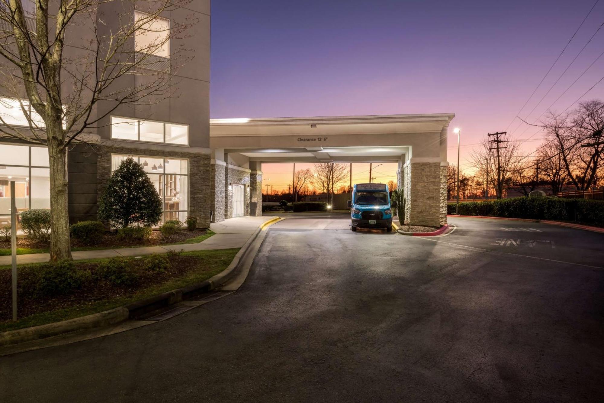 Hampton Inn & Suites Charlotte-Airport Εξωτερικό φωτογραφία